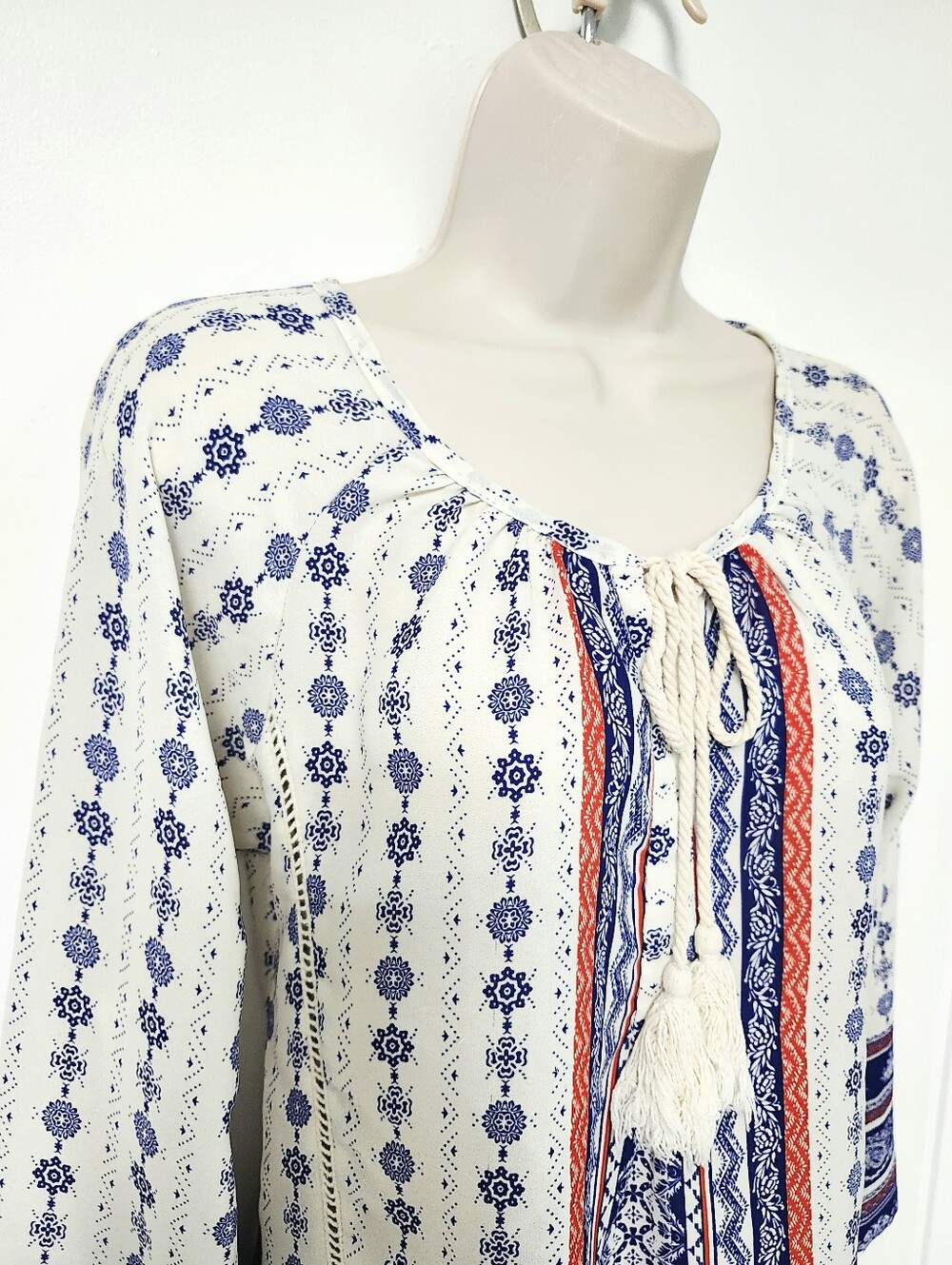 Design Lab Lord & Taylor White Boho Blouse with Navy & Red Print size M - Picture 4 of 13